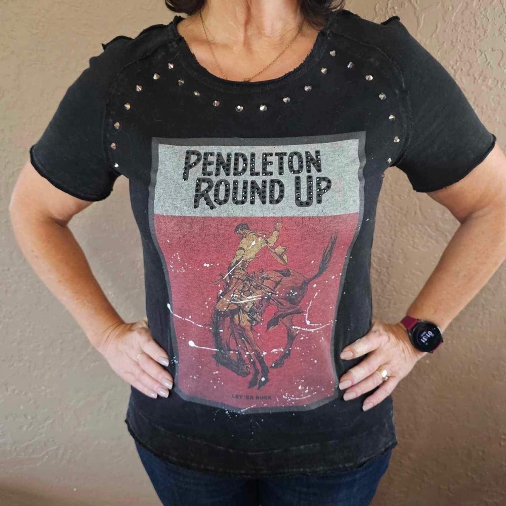 NWOT Studded black western shirt in size medium